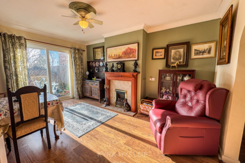 2 bedroom bungalow for sale, 8 Brookside Crescent, Exeter, Devon EX4 8NF