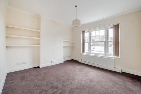 3 bedroom flat for sale, Radbourne Road, Balham, London, SW12