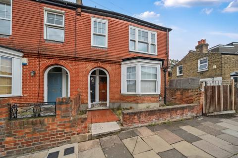 3 bedroom flat for sale, Radbourne Road, Balham, London, SW12