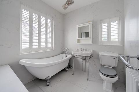 3 bedroom semi-detached house for sale, Le May Avenue, London, SE12