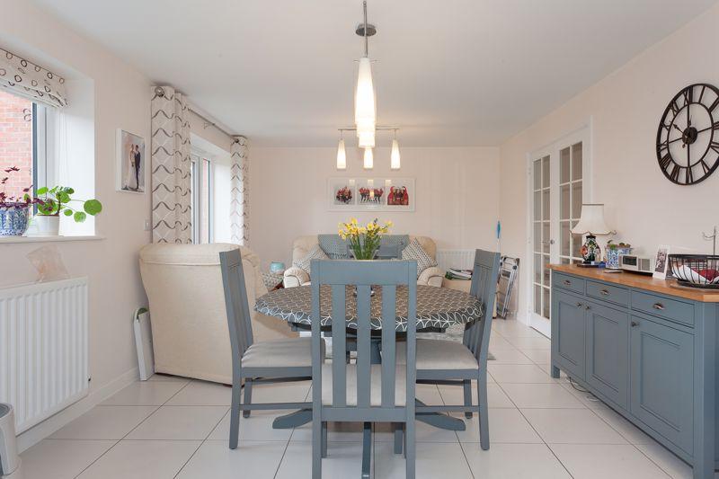 Living dining...