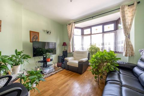 4 bedroom semi-detached house for sale, Lea Bridge Road, Walthamstow, London, E17