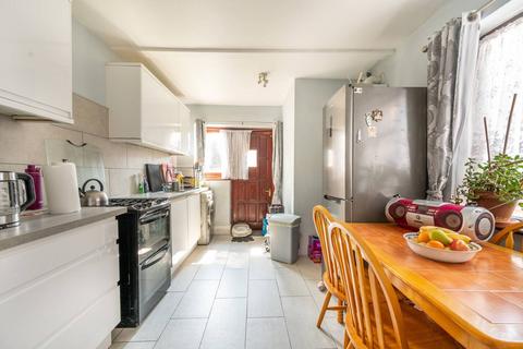 undefined, Lea Bridge Road, Walthamstow, London, E17