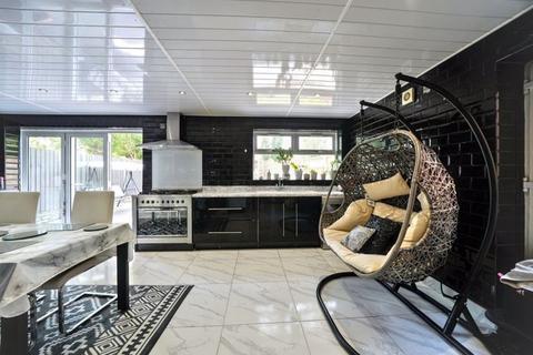 undefined, Constantine Way, Bilston
