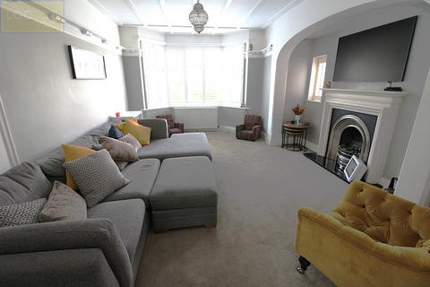 4 bedroom semi-detached house for sale, Moorlands Avenue, Davyhulme