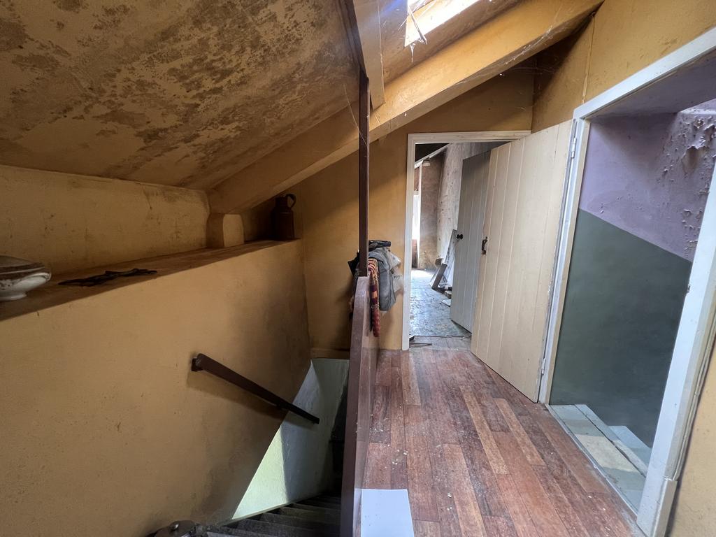 Rear Inner Landing