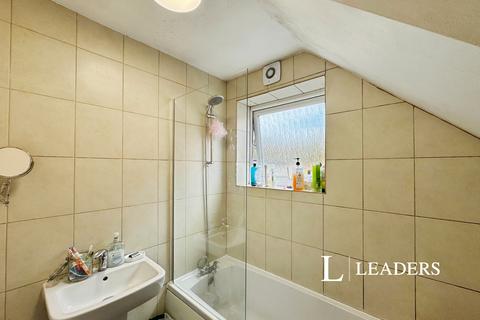 3 bedroom semi-detached house to rent, Ashcroft Avenue, Shavington, CW2