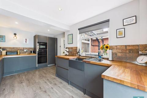 4 bedroom detached bungalow for sale, Eskdale Avenue, Oldham OL2