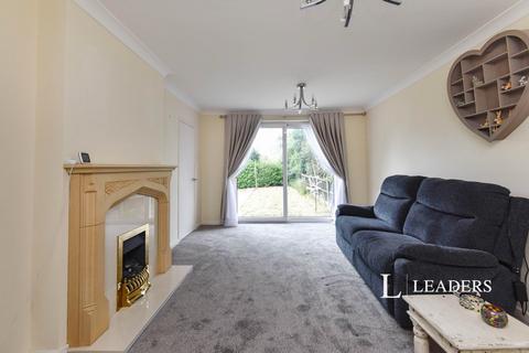 2 bedroom bungalow to rent, Braemar Close, ST2