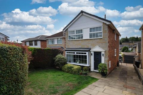 4 bedroom detached house for sale, Kirklees Garth, Farsley, Pudsey, West Yorkshire, LS28