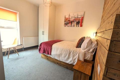 1 bedroom in a house share to rent, Room 5