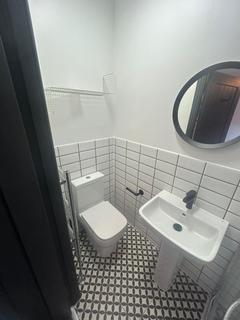 1 bedroom in a house share to rent, Room 6