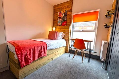 undefined, Room 6