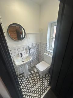 1 bedroom in a house share to rent, Room 7