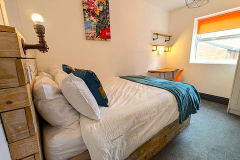 1 bedroom in a house share to rent, Room 8