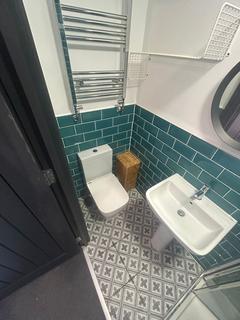 1 bedroom in a house share to rent, Room 8