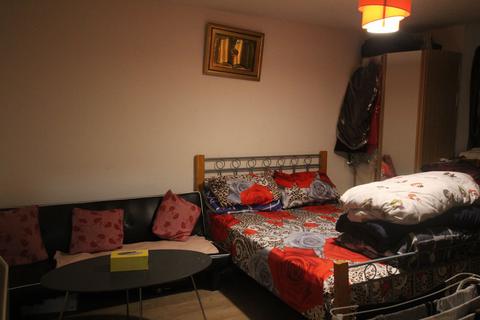 2 bedroom flat for sale, Flat , Honeysuckle Court, Hyacinth Close, Ilford