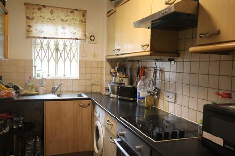 2 bedroom flat for sale, Flat , Honeysuckle Court, Hyacinth Close, Ilford