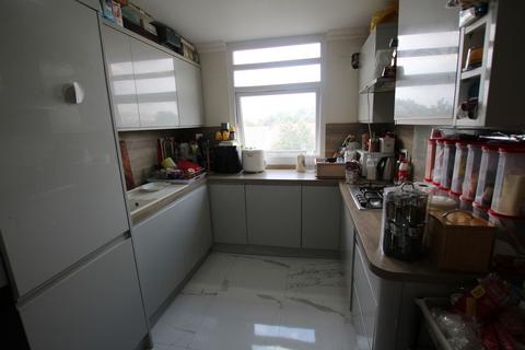 2 bedroom flat for sale, b, Valebrook,  Park Avenue, Ilford