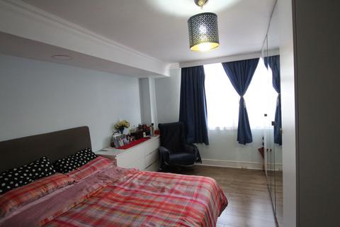 2 bedroom flat for sale, b, Valebrook,  Park Avenue, Ilford
