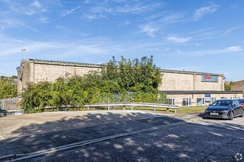 Warehouse to rent, Redlands Coulsdon CR5 2HT