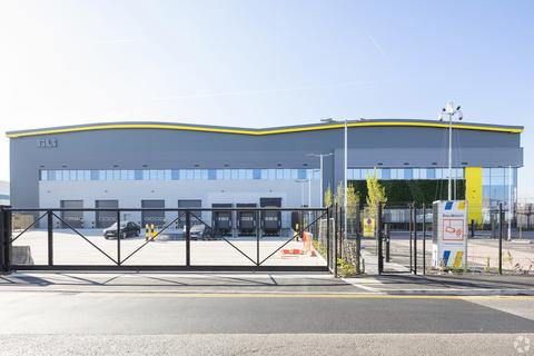 Distribution warehouse to rent, Queensway Croydon CR0 4BD
