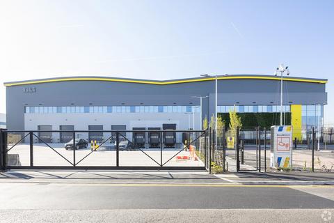 Distribution warehouse to rent, Queensway Croydon CR0 4BD