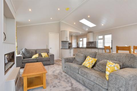 2 bedroom park home for sale, Wateringbury Road, East Malling, Kent