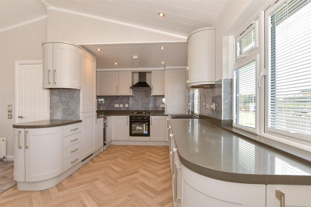 Kitchen/Lounge/ Dining Area