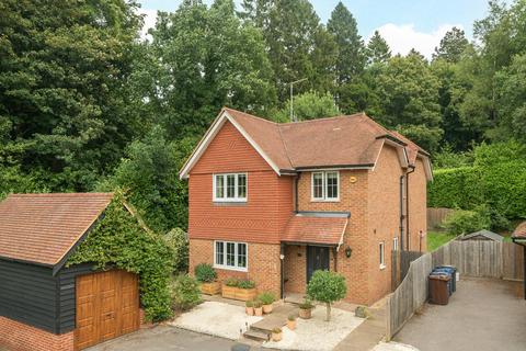 Grasmere Tilford Road, Hindhead, GU26 6SQ