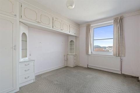 2 bedroom flat for sale, West Parade, Worthing, West Sussex, BN11