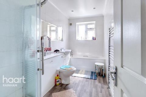 16, Kent View Wennington Road, Wennington, Rainham, RM13 9DT