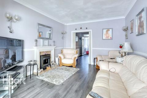 16, Kent View Wennington Road, Wennington, Rainham, RM13 9DT