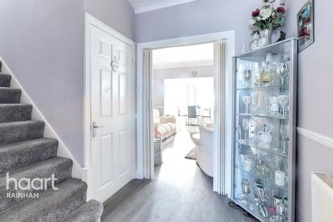 16, Kent View Wennington Road, Wennington, Rainham, RM13 9DT