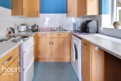 Thicket Road, Sutton