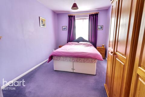 Thicket Road, Sutton