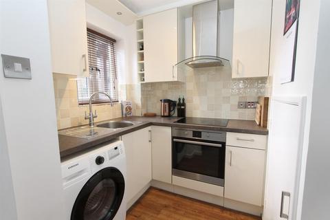 24 Bloxworth Close, Wallington, SM6 7NL