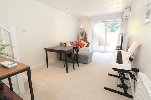 24 Bloxworth Close, Wallington, SM6 7NL
