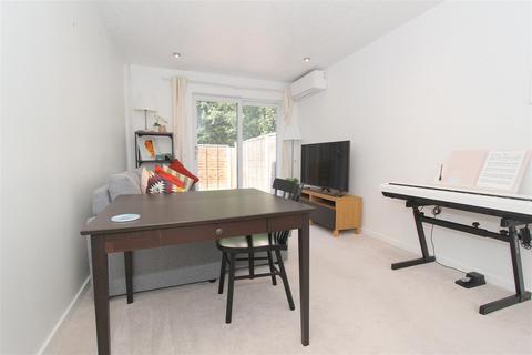 24 Bloxworth Close, Wallington, SM6 7NL