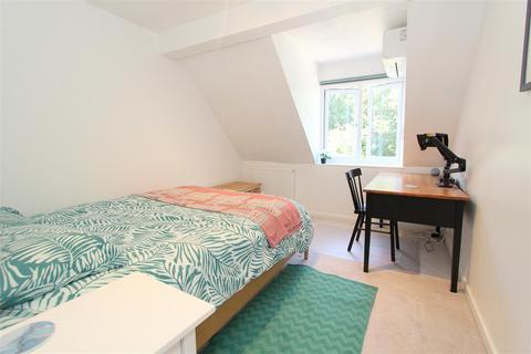 24 Bloxworth Close, Wallington, SM6 7NL
