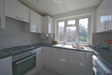 2 bedroom flat to rent, Chelmsford Road, N14