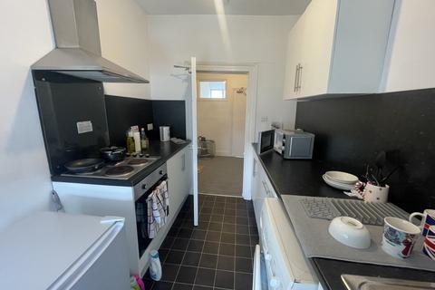 1 bedroom apartment to rent, 53 Connaught Avenue Flat 6