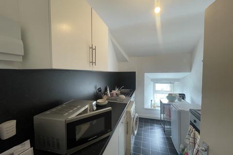 1 bedroom apartment to rent, 53 Connaught Avenue Flat 6
