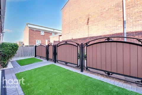 3 bedroom terraced house for sale, Victoria Road, Basildon