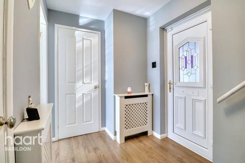 3 bedroom terraced house for sale, Victoria Road, Basildon