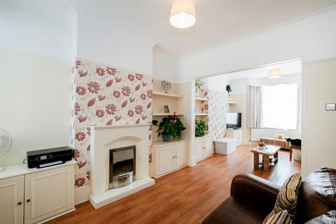 3 bedroom end of terrace house for sale, Sinclair Road, Chingford