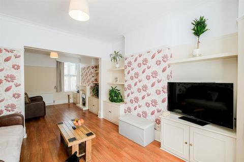 3 bedroom end of terrace house for sale, Sinclair Road, Chingford