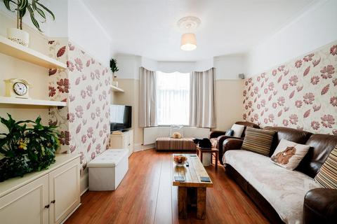3 bedroom end of terrace house for sale, Sinclair Road, Chingford