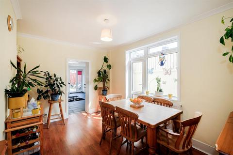 3 bedroom end of terrace house for sale, Sinclair Road, Chingford