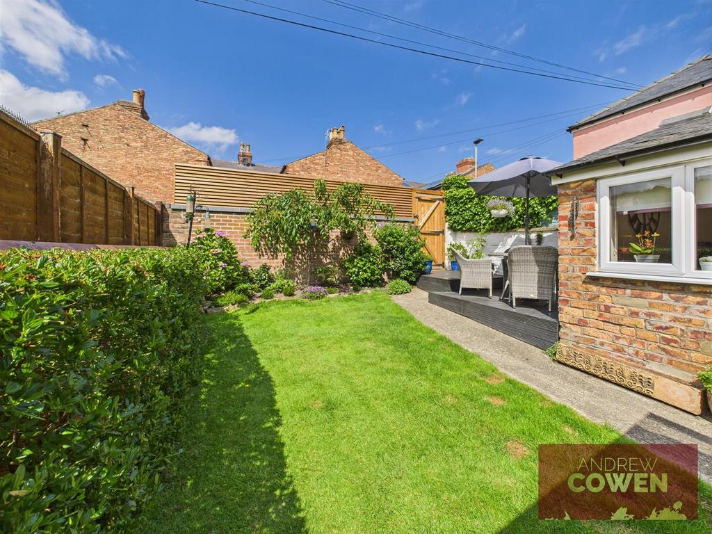 CAM05382 G0-PR0053-STILL009.jpg